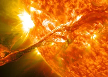 erupções solares, ejeções de massa, coronal, tempestades;