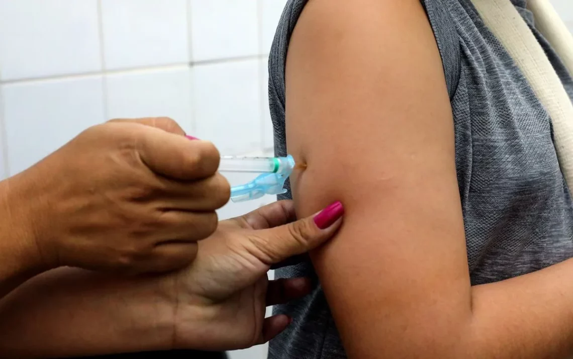 imunização, proteção contra a dengue;