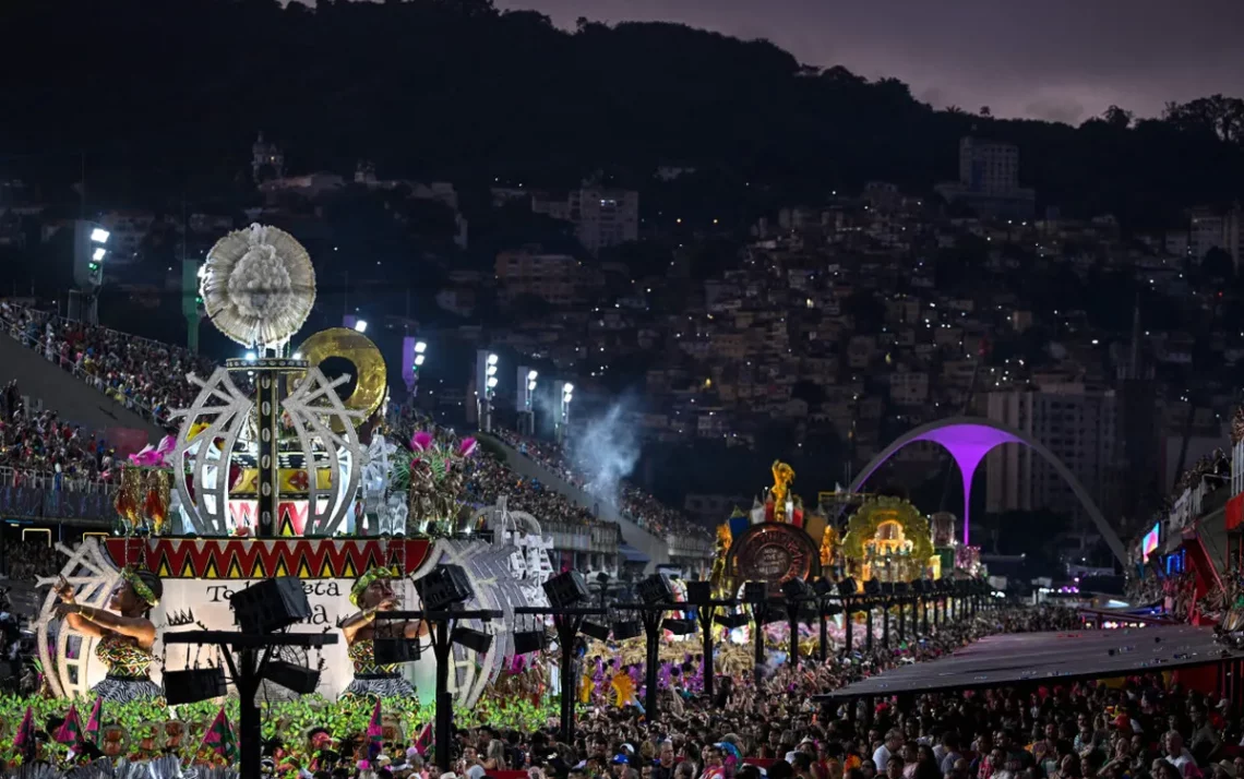 Festa, Desfile, Marquês de Sapucaí, Rio de Janeiro, Liesa, Liga Independente, Samba;