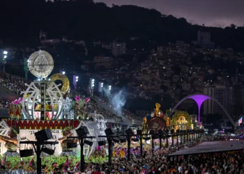 Festa, Desfile, Marquês de Sapucaí, Rio de Janeiro, Liesa, Liga Independente, Samba;