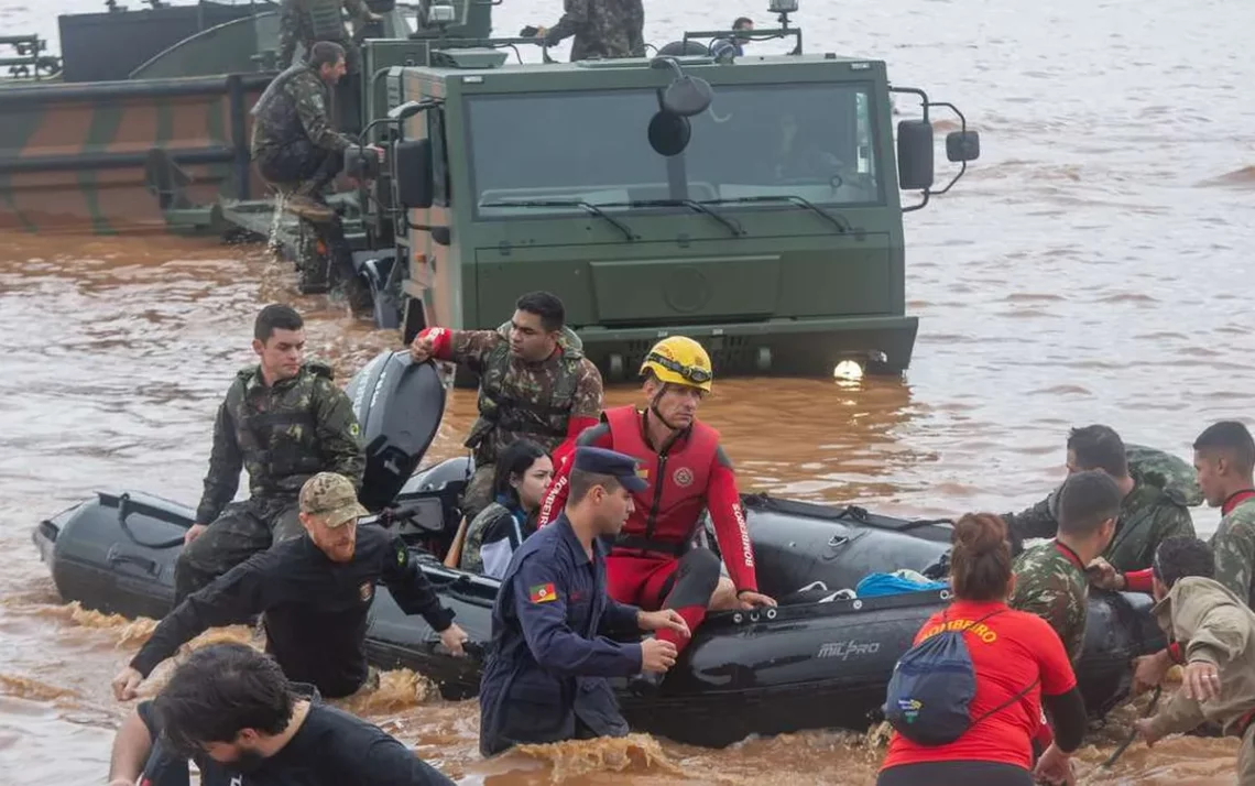 tempestades, fortes, inundações, massivas;