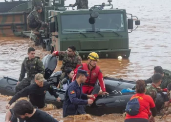 tempestades, fortes, inundações, massivas;