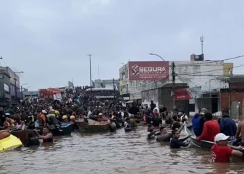 enchentes, inundações;