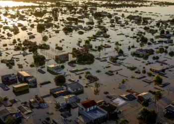 cidade alagada, cidade encharcada;