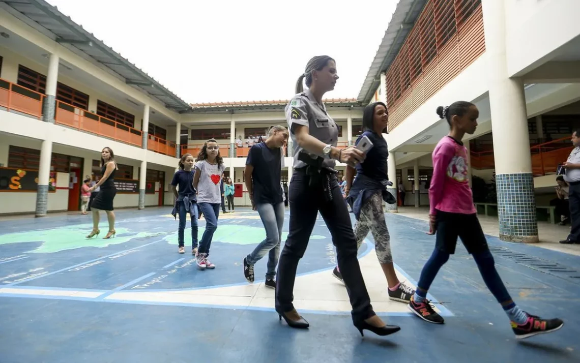 instituições de ensino, cívico-militares, escolas, militares, instituições militarizadas;