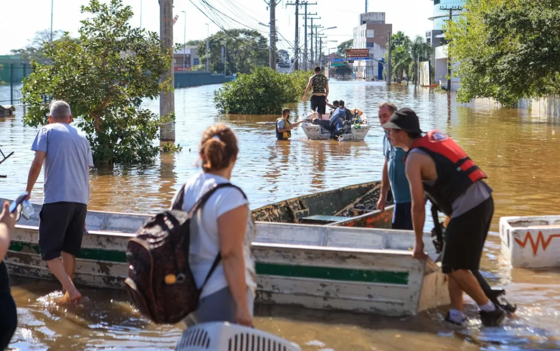 enchentes, situação crítica, crise, emergências.