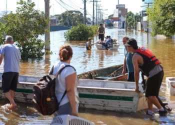 enchentes, situação crítica, crise, emergências.