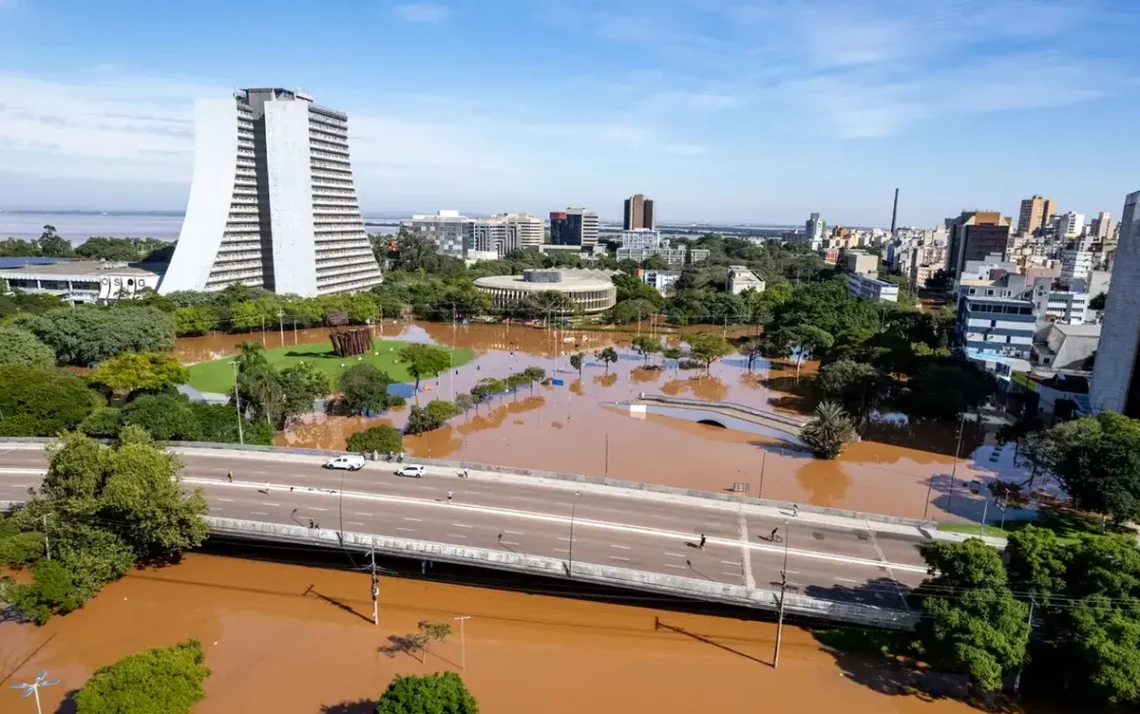 suspensão de audiências, suspensão de sessões, suspensão de julgamento;