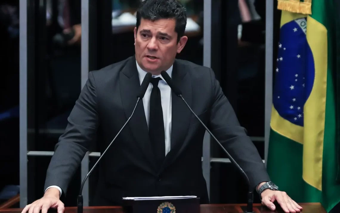 senador Moro, ex-juiz Moro, parlamentar Moro;