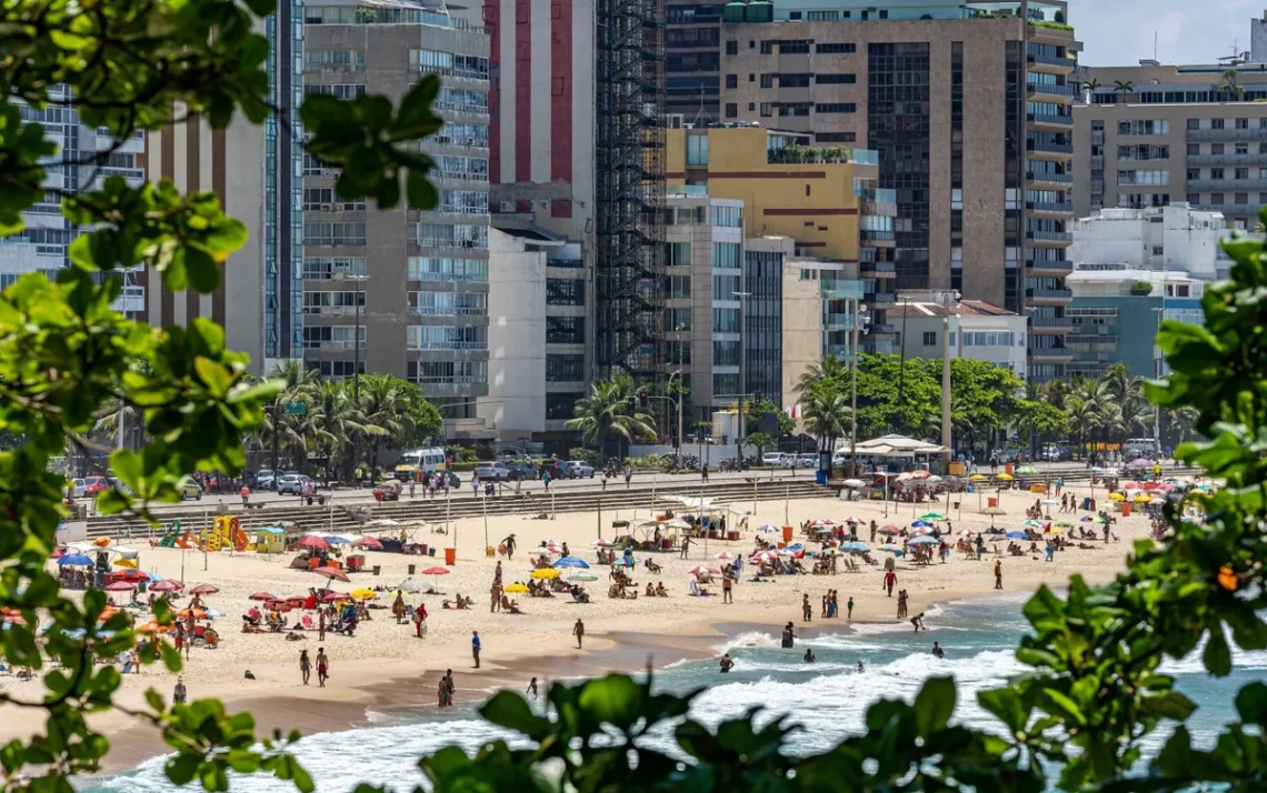 locação, locar, arrendamento;