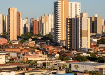 aluguel de residências, locação de moradias, arrendamento de casas;