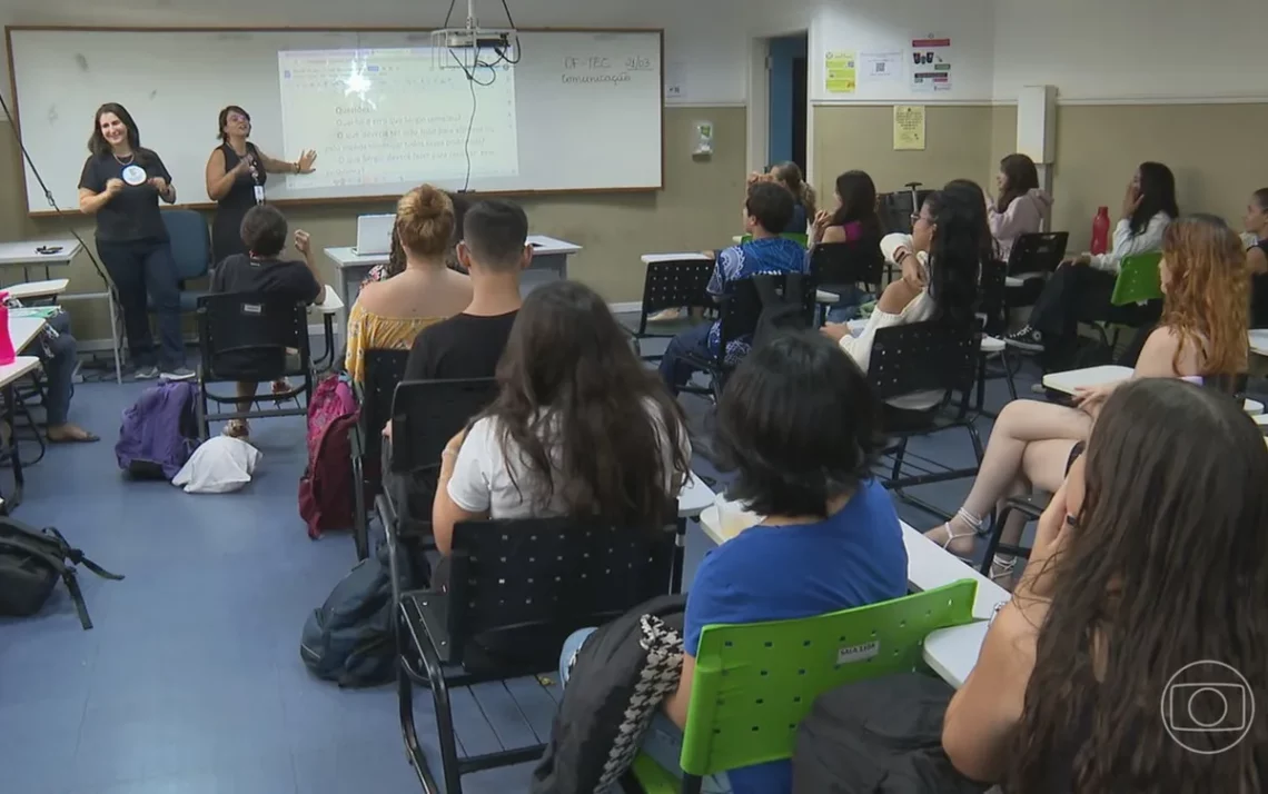 ensino secundário, educação média;