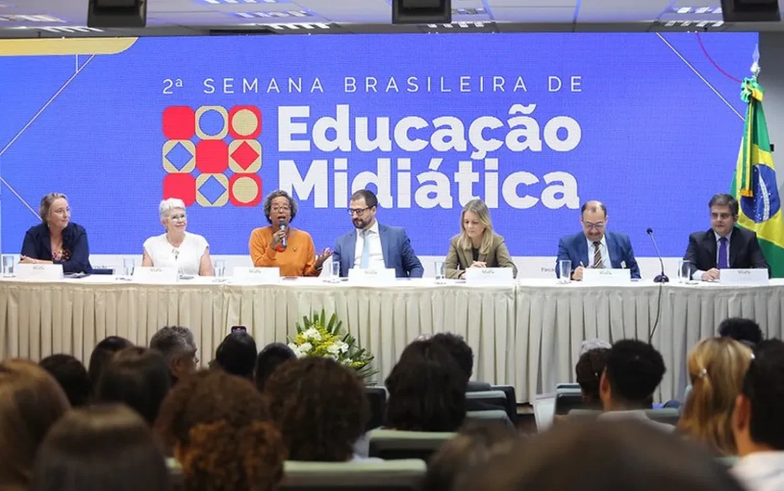 educação, ensino, aprendizagem;