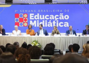 educação, ensino, aprendizagem;