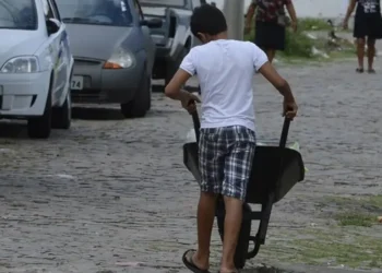 Justiça do Trabalho pode executar acordo entre MPT e município para combater trabalho infantil. (Imagem: Valter Campanato/Agência Brasil) - Todos os direitos: © Migalhas