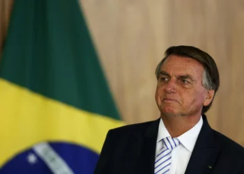 golpe, fraude, traição;